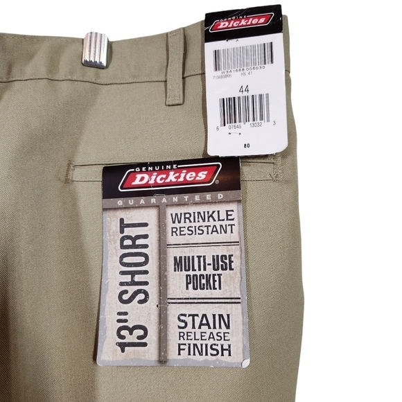 NWT Dickies Khaki Mens Shorts Wrinkle Resistant Multi Use Pockets, sz 44 - Picture 3 of 10